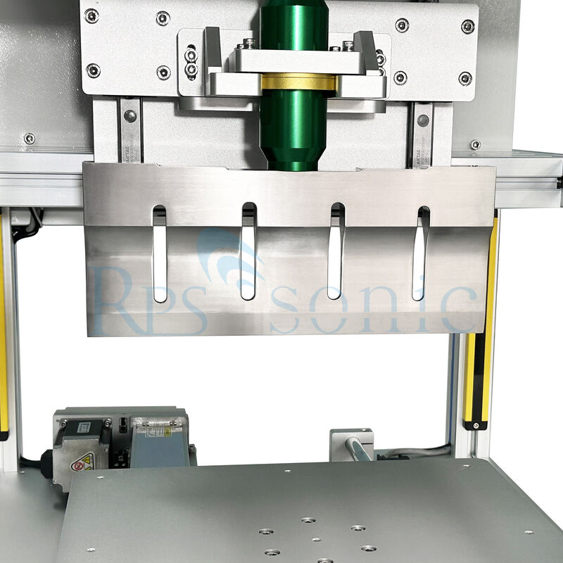 Wysokowydajny półautomatyczny ultradźwiękowy system krojenia ciast nóż ultradźwiękowy do maszyny piekarniczej